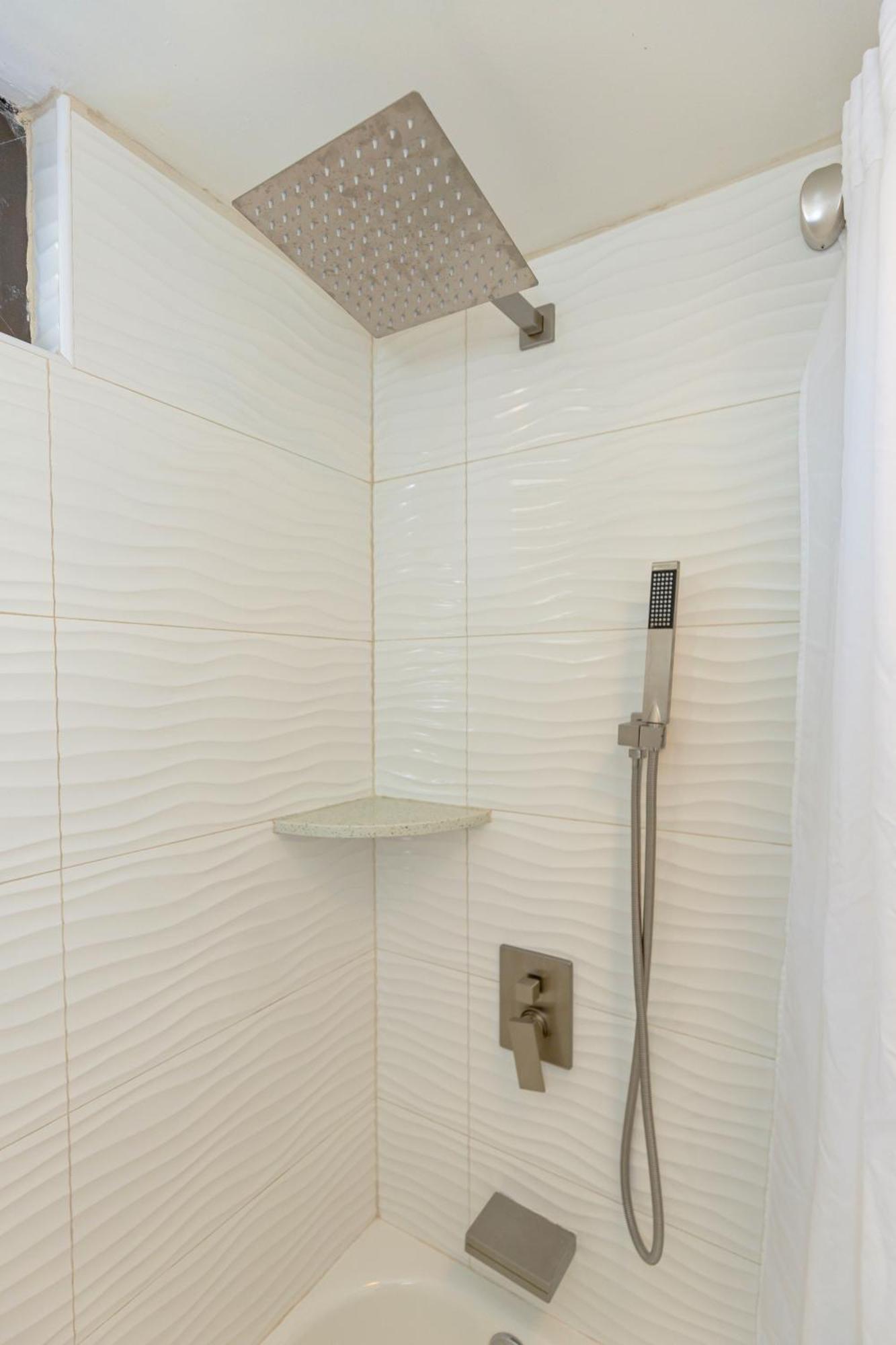 Renovated Ocean View Suite, Near Beach, Free Parking Honolulu Esterno foto